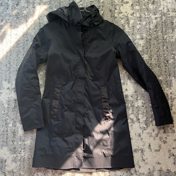 SOLD Lululemon Rain Jacket - Picture 6 of 9